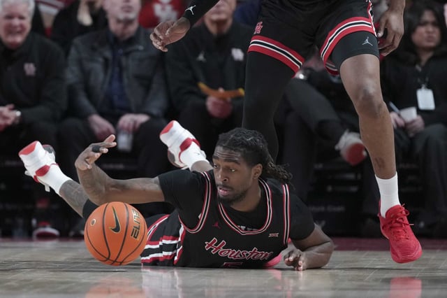 Houston forward Ja&#39;Vier Francis (5) controls a loose ball during the first half of an NCAA men’s college basketball game, Wednesday, Jan. 22, 2025, in Houston.