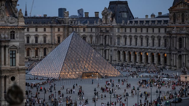 La dernière phase de grands travaux au Louvre s’est achevée en 1995, ajoutant 75.000 mètres carrés au musée.