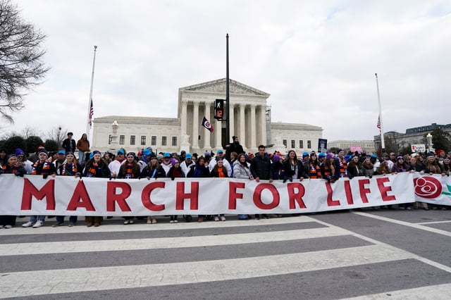 Des manifestants anti-avortement se rassemblent devant la Cour suprême des États-Unis lors de la marche annuelle «March for Life», à Washington, le 24 janvier 2025.