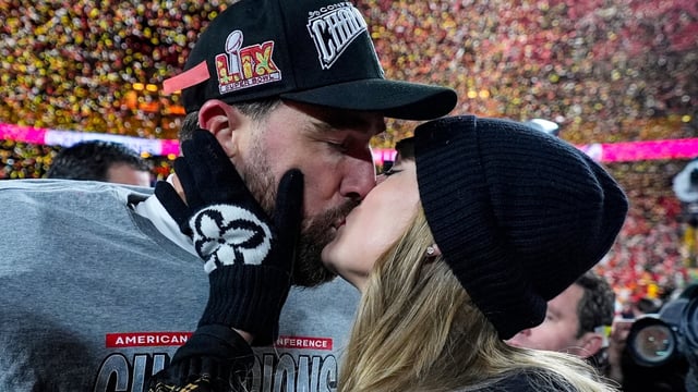 Following the Chiefs' 32-29 victory over the Bills, Taylor Swift and Travis Kelce hosted a celebration at a rooftop bar. (AP Photo/Ashley Landis)