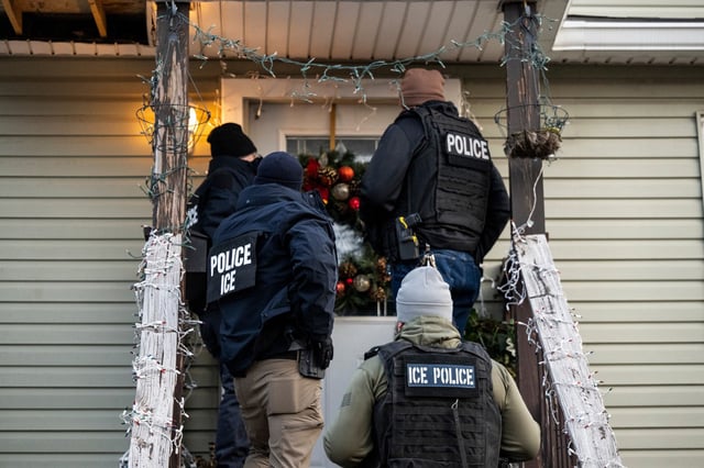 US Immigration and Customs Enforcement (ICE) agents knock on the door of a residence during a multi-agency targeted enforcement operation in Chicago, Ill. on Sunday, Jan. 26, 2025. 