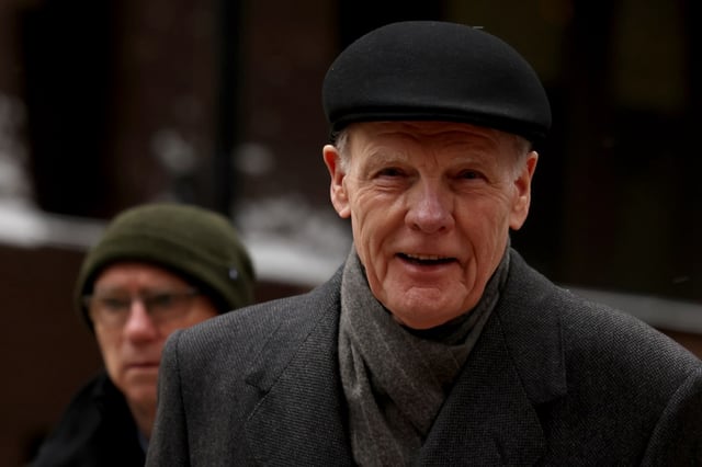 Former Speaker Michael Madigan walks toward the Dirksen U.S. Courthouse, Jan. 23, 2025. (Antonio Perez/Chicago Tribune)