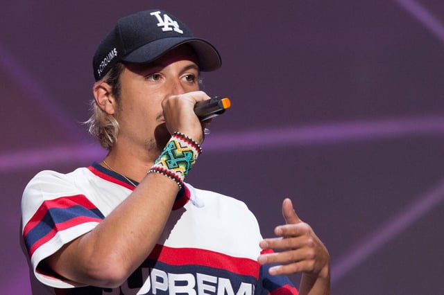 Le rappeur Nekfeu aux 31es Victoires de la musique, au Zénith de Paris, en 2016.