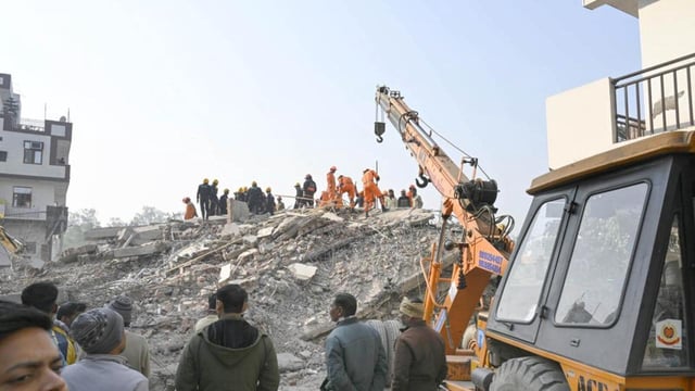 Rescue work underway on Tuesday. (Arvind Yadav/HT Photo)