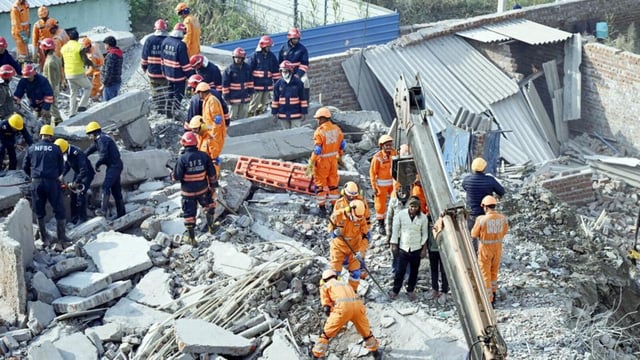 Rescue work at the spot on Tuesday. (Arvind Yadav/HT Photo)