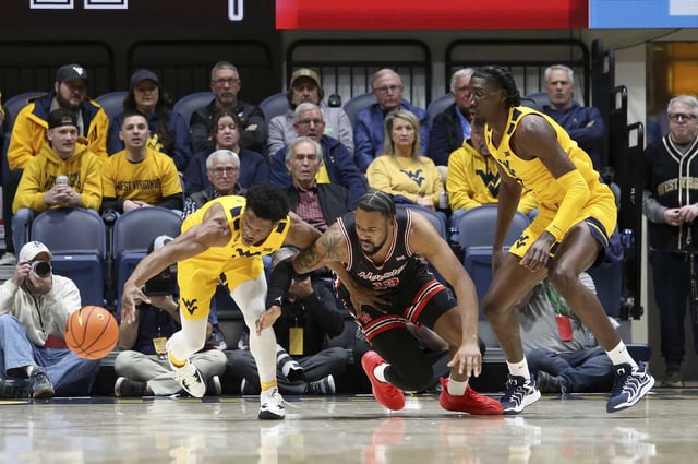 West Virginia guard Joseph Yesufu, left, Houston forward J&#39;Wan Roberts and West Virginia center Eduardo Andre, right, go for a loose ball during the first half of an NCAA college basketball game, Wednesday, Jan. 29, 2025, in Morgantown, W.Va. (AP Photo/Kathleen Batten)