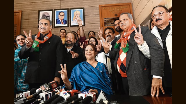 Newly elected mayor Harpreet Kaur Babla flanked by her husband, Devinder Singh Babla (left), and party’s local unit president Jatinder Pal Malhotra after her win at the MC office in Chandigarh. (Ravi Kumar/HT)