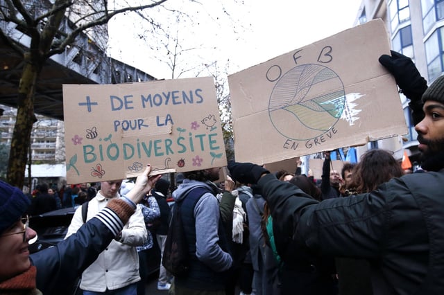 Lors d'une mobilisation des agents de l'OFB, le 5 décembre à Paris.