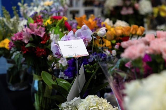 A card says "In memory of Sasha Kirsanov," a victim of the American Eagle flight 5342 plane crash, at a memorial at Fred Rust Ice Arena in Newark, Delaware, U.S. February 2, 2025.  REUTERS/Rachel Wisniewski/File Photo