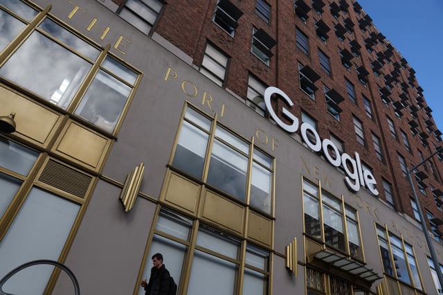 A Google LLC logo is seen at the Google offices in the Chelsea section of New York City, U.S., January 20, 2023.  REUTERS/Shannon Stapleton/File Photo
