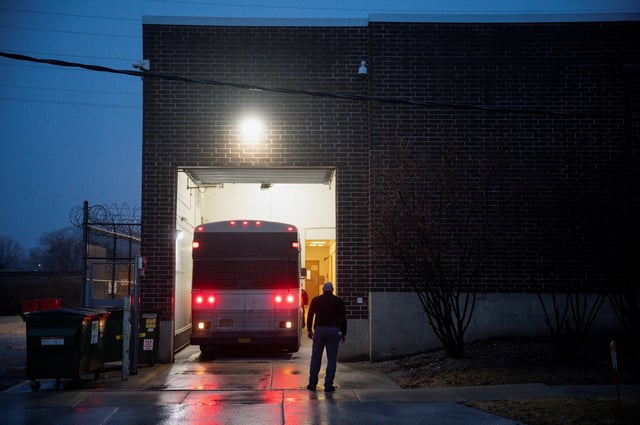 A bus transporting migrants detained by Immigration and Customs Enforcement (ICE) prepares to drive away from the ICE Broadview Service Staging Area in Broadview, Illinois, U.S. January 31, 2025.  REUTERS/Vincent Alban/File Photo