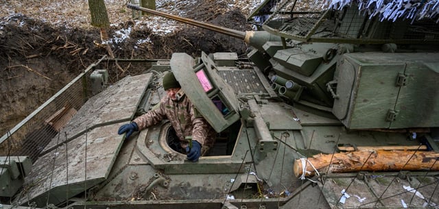 Ein ukrainischer Soldat in der ukrainischen Grenzregion Sumy