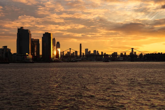 The setting sun light is reflected off waterfront developments in Williamsburg in the Brooklyn borough of New York City, U.S. January 2, 2025. REUTERS/Adam Gray/File Photo