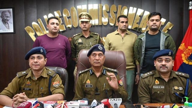Addressing the media Thursday, Noida DCP Ram Badan Singh (centre) said police tracked the boy using electronic surveillance after his internet dongle was found to be used in the crime. During questioning, the boy revealed that he used a trial virtual private network (VPN) service to send the hoax mails, he said. (Sunil Ghosh /HT Photo)