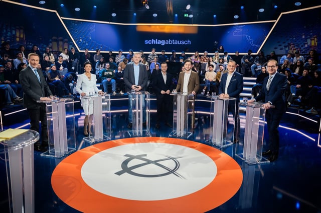 Christian Lindner (FDP), Sahra Wagenknecht (BSW), Jan van Aken (Linke), Andreas Wunn (ZDF), Felix Banaszak (Grüne), Tino Chrupalla (AfD) und Alexander Dobrindt (CSU) (v. l. n. r.)