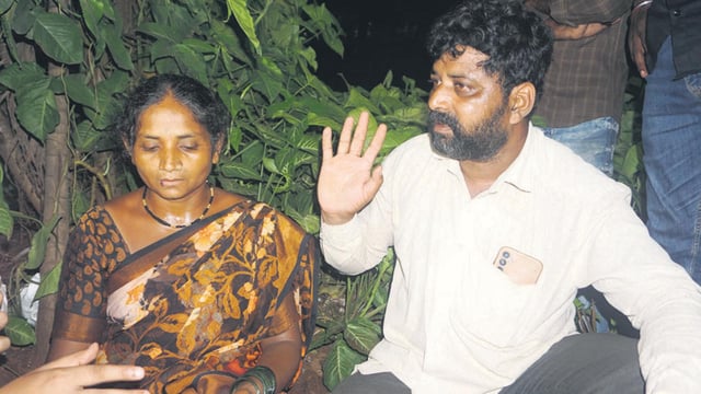 The parents of Akshay Shinde (mother Alka Shinde father Anna Shinde), the accused in the Badlapur two minor girls abuse case, have alleged that Akshay was killed by the police. The premises of Kalwa Hospital have said that Akshay's diedbody will not be taken into custody until justice is served.... Praful Gangurde HT photos (Hindustan Times)