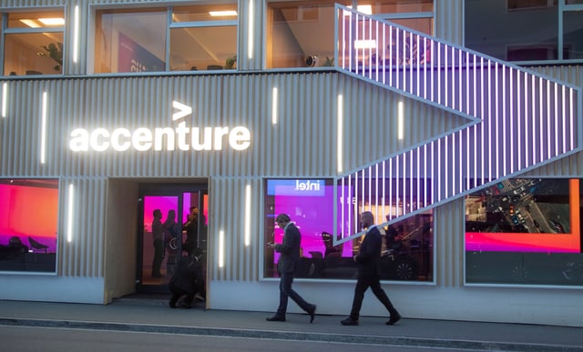 The logo of Irish services and consulting company Accenture is seen at an temporary office during the World Economic Forum 2022 (WEF) in the Alpine resort of Davos, Switzerland May 25, 2022. REUTERS/Arnd Wiegmann/File Photo