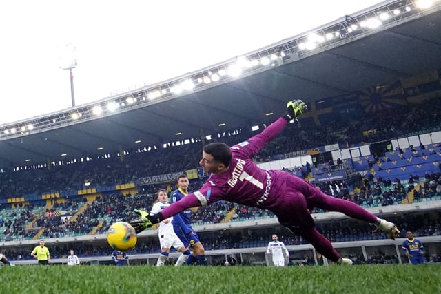 Soccer Football - Serie A - Hellas Verona v Atalanta - Stadio Marcantonio Bentegodi, Verona, Italy - February 8, 2025 Atalanta's Mateo Retegui scores their fifth goal as Hellas Verona's Lorenzo Montipo attempts to make a save REUTERS/Alberto Lingria