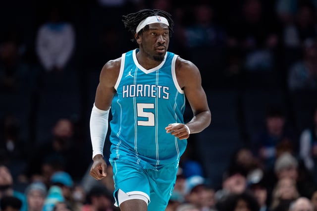 CHARLOTTE, NORTH CAROLINA - FEBRUARY 03: Mark Williams #5 of the Charlotte Hornets plays against the Washington Wizards during their game at Spectrum Center on February 03, 2025 in Charlotte, North Carolina.