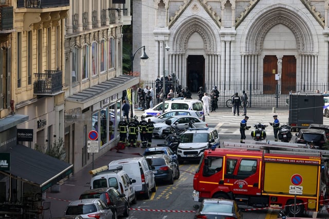 Devant la basilique de Nice après l'attentat, le 29 octobre 2020.