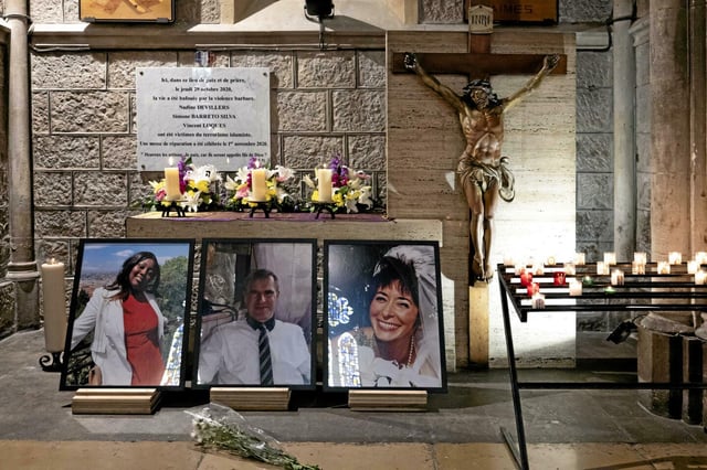 Brahim Aouissaoui est accusé d'avoir assassiné deux paroisiennes,  Simone Barreto Silva (gauche) et Nadine Devillers (droite), ainsi que le sacristain de la basilique de Nice, Vincent Loquès (centre).

