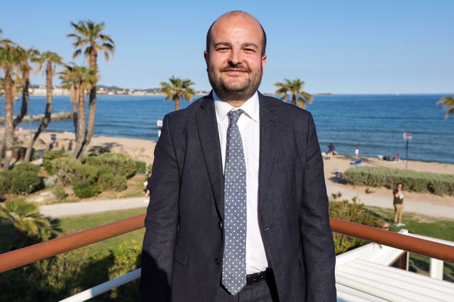 David Rachline, le 28 avril 2022 à Fréjus, lors d’une conférence de presse du Rassemblement national.