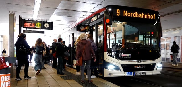 13,5 Millionen Menschen nutzten 2024 das Deutschlandticket