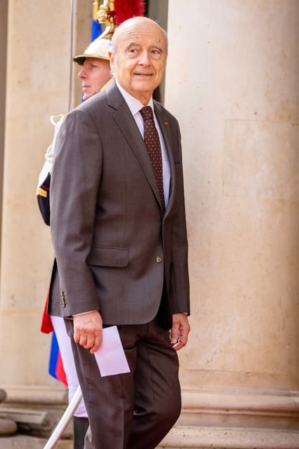 Alain Juppé, ancien Premier ministre de Jacques Chirac et ancien maire de Bordeaux, est membre du Conseil Constitutionnel depuis le 12 mars 2019.