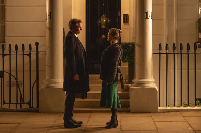 The gray cardigan and green dress, along with other clothing in Bridget Jones's wardrobe, has meaning.