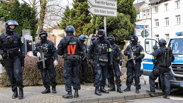 Polizeieinsatz in der Hagener Innenstadt: Ein Bewaffneter wollte eine Schule stürmen.