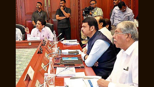 CM Fadnavis who chaired the meeting emphasised the use of modern technology in the project and instructed officials to submit a plan at the earliest. (HT PHOTO)