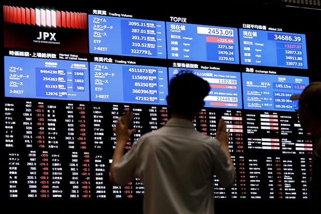 Media members observe the stock quotation board at the Tokyo Stock Exchange in Tokyo, Japan, August 6, 2024. REUTERS/Willy Kurniawan/File Photo