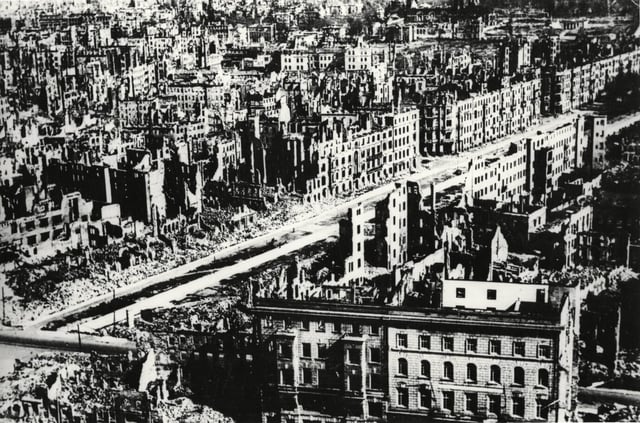 Die alliierten Luftangriffe zerstörten Dresden und töteten unzählige Zivilisten.