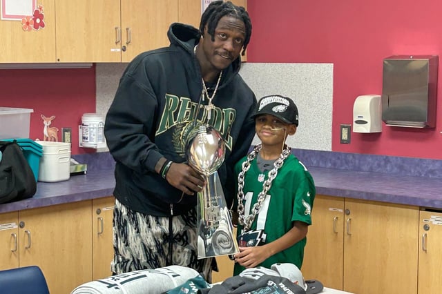 Eagles wide receiver A.J. Brown meets with 10-year-old fan Trey Howard who ended up in the hospital after protecting his little sister from debris at the scene of the recent plane crash in Philadelphia.