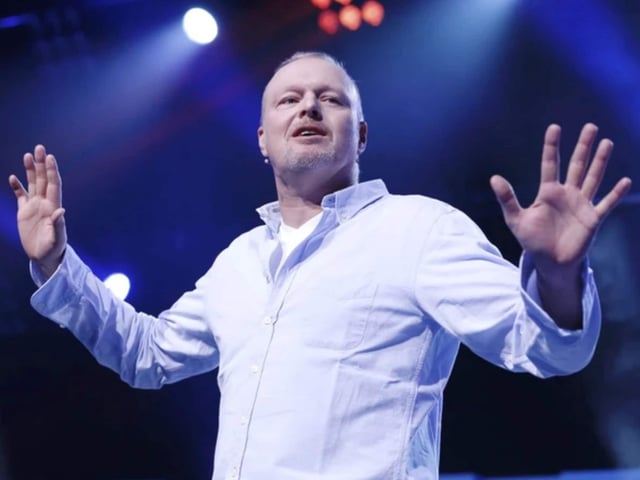 Stefan Raab teilt gerne verbal aus – nun muss der Entertainer selbst ordentlich einstecken.