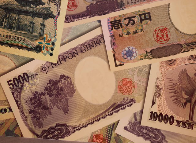 Examples of Japanese yen banknotes are displayed at a factory of the National Printing Bureau producing Bank of Japan notes at a media event about a new series of banknotes scheduled to be introduced in 2024, in Tokyo, Japan, November 21, 2022. REUTERS/Kim Kyung-Hoon/File Photo