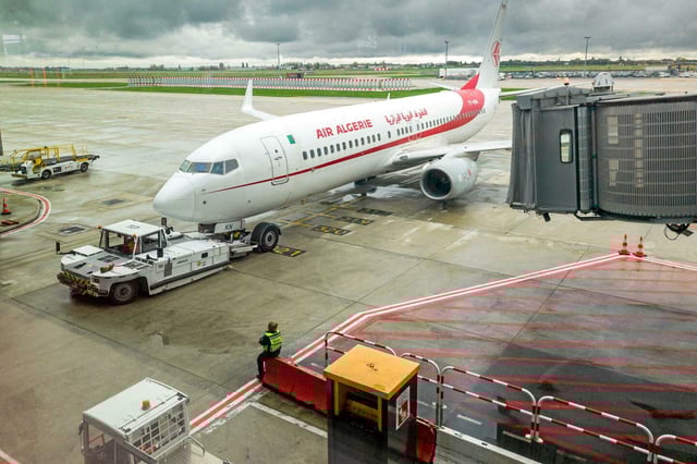 Un avion d'Air Algérie se prépare à décoller de l'aéroport d'Orly, en octobre 2024.
