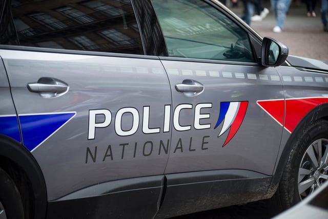 Plusieurs douilles de calibre 7,62 et 9 mm ont été saisies.