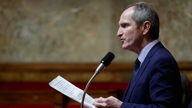 «Aujourd’hui, quand il refuse de marier un étranger en situation irrégulière, il s’expose à 5 ans de prison, une amende de 75.000 euros et à une peine d’inéligibilité. C’est le monde à l’envers», s’insurge Stéphane Demilly.