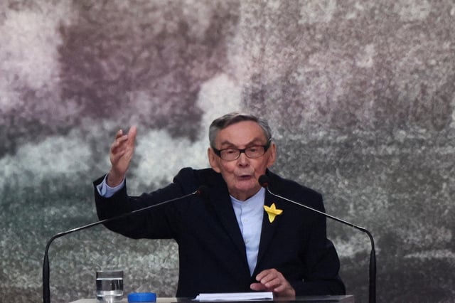 Marian Turski speaks on the occasion of the commemoration of the 80th anniversary of the Warsaw Ghetto Uprising, in front of the Monument to the Ghetto Heroes in Warsaw, Poland, April 19, 2023. REUTERS/Kacper Pempel/File Photo