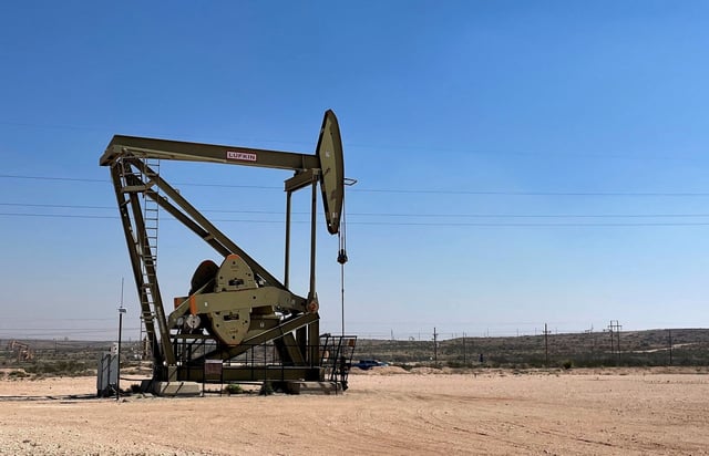 An oil pumpjack is pictured in the Permian basin, Loco Hills regions, New Mexico, U.S., April 6, 2023. REUTERS/Liz Hampton/File Photo