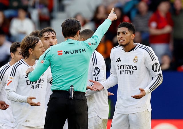 Soccer Football - LaLiga - Osasuna v Real Madrid - El Sadar Stadium, Pamplona, Spain - February 15, 2025 Real Madrid's Jude Bellingham reacts after being shown a red card by referee Jose Munuera REUTERS/Vincent West