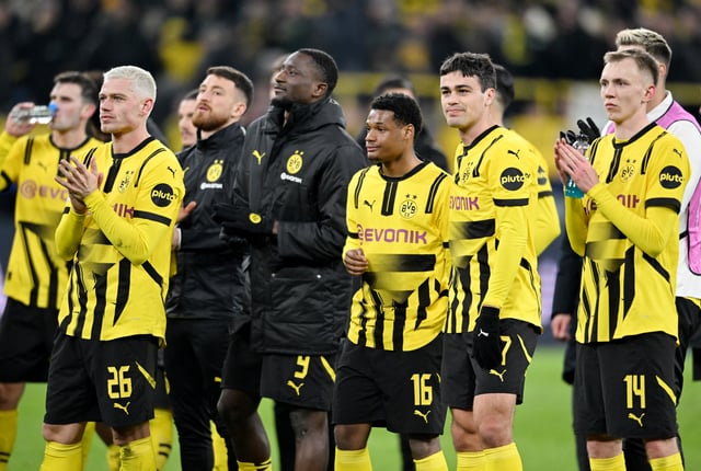Soccer Football - Champions League - Knockout Phase Playoff - Second Leg - Borussia Dortmund v Sporting CP - Signal Iduna Park, Dortmund, Germany - February 19, 2025 Borussia Dortmund's Julian Ryerson, Serhou Guirassy, Julien Duranville, Giovanni Reyna and Maximilian Beier celebrate after the match REUTERS/Jana Rodenbusch