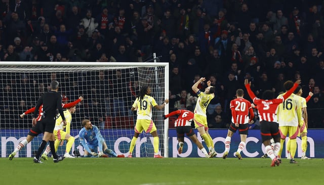 Soccer Football - Champions League - Knockout Phase Playoff - Second Leg - PSV Eindhoven v Juventus - Philips Stadion, Eindhoven, Netherlands - February 19, 2025 PSV Eindhoven's Ryan Flamingo scores their third goal REUTERS/Piroschka Van De Wouw
