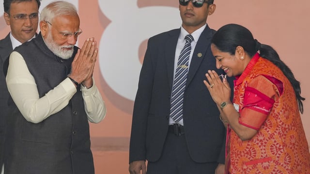 New Delhi: Prime Minister Narendra Modi exchanges greetings with newly sworn-in Delhi Chief Minister Rekha Gupta during a ceremony at Ramlila Maidan, in New Delhi, Thursday, Feb. 20, 2025. (PTI Photo/Manvender Vashist Lav) 