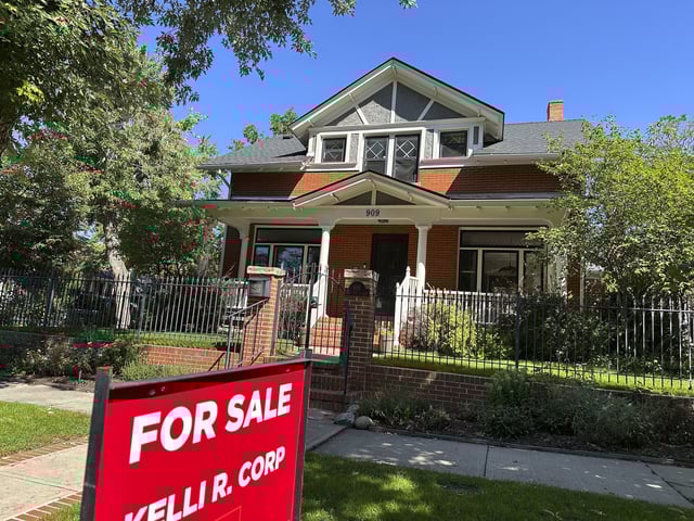 FILE- A for sale sign stands outside a home on the market in the Alamo Placita neighborhood Tuesday, Aug. 27, 2024, in central Denver. (AP Photo/David Zalubowski, File)