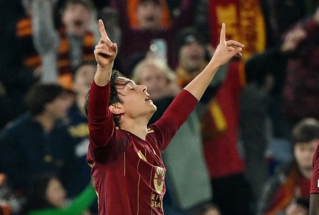 Soccer Football - Europa League - Knockout Phase Playoff - Second Leg - AS Roma v FC Porto - Stadio Olimpico, Rome, Italy - February 20, 2025 AS Roma's Paulo Dybala celebrates scoring their second goal REUTERS/Alberto Lingria