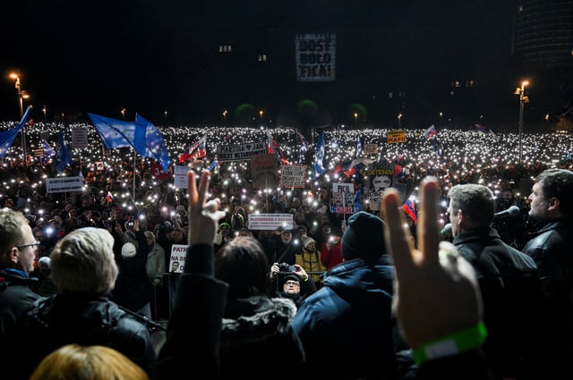 Demonstrators hold up their phones with flashlights on during an anti-government protest in Bratislava, Slovakia, February 21, 2025. REUTERS/Radovan Stoklasa