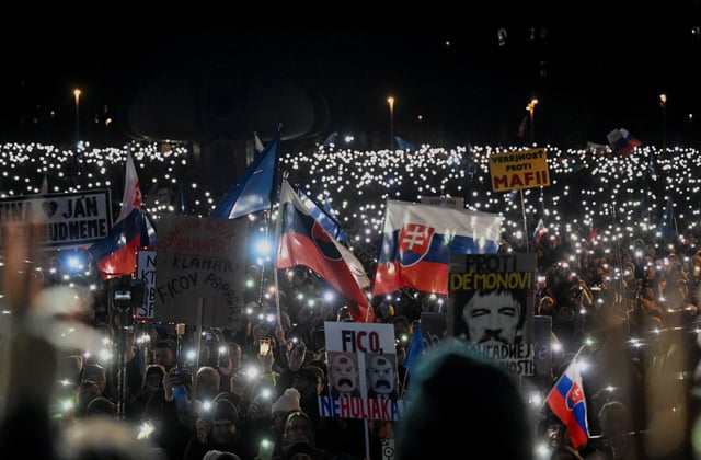 Demonstrators hold up their phones with flashlights on during an anti-government protest in Bratislava, Slovakia, February 21, 2025. REUTERS/Radovan Stoklasa
