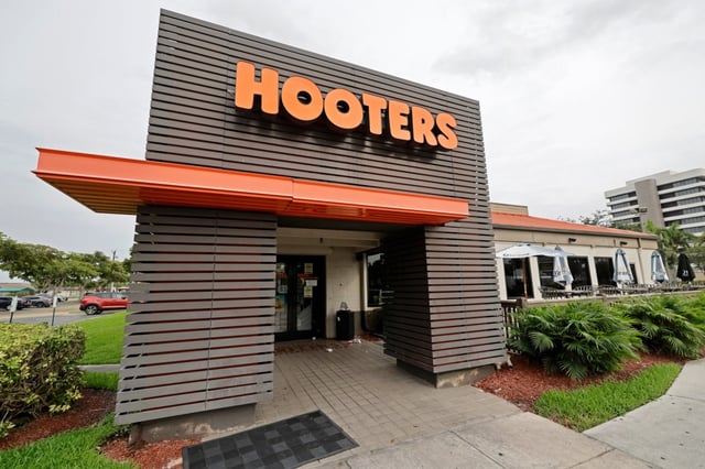 Hooters of America is working with creditors on a plan to restructure the business through bankruptcy court in the coming months, according to people with knowledge of the arrangements. (John McCall/South Florida Sun Sentinel)